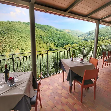 With Swimming Pool And Garden With Mediterranean Plants Сasa de vacaciones *