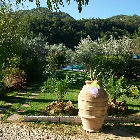 With Swimming Pool And Garden With Mediterranean Plants Dom wakacyjny Bettona