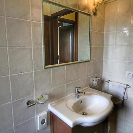 With Swimming Pool And Garden With Mediterranean Plants Dom wakacyjny *